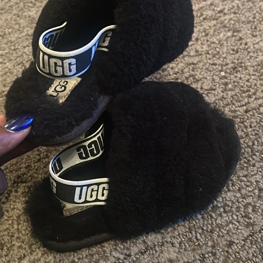 UGG  Fluffy Slides